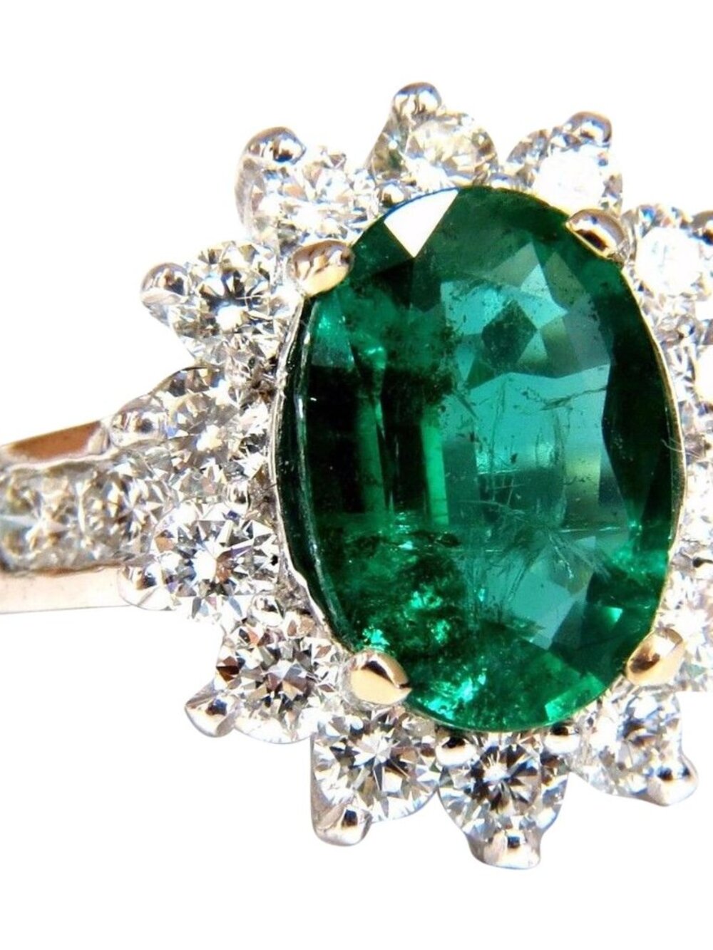 4.02ct Natural oval Emerald diamond cocktail halo ring 18kt*